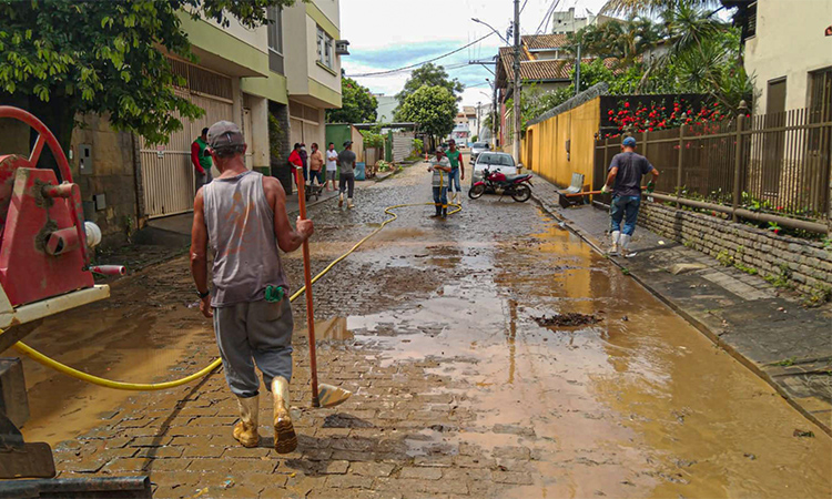 Após Enchente, Prefeitura Inicia Limpeza de Castelo